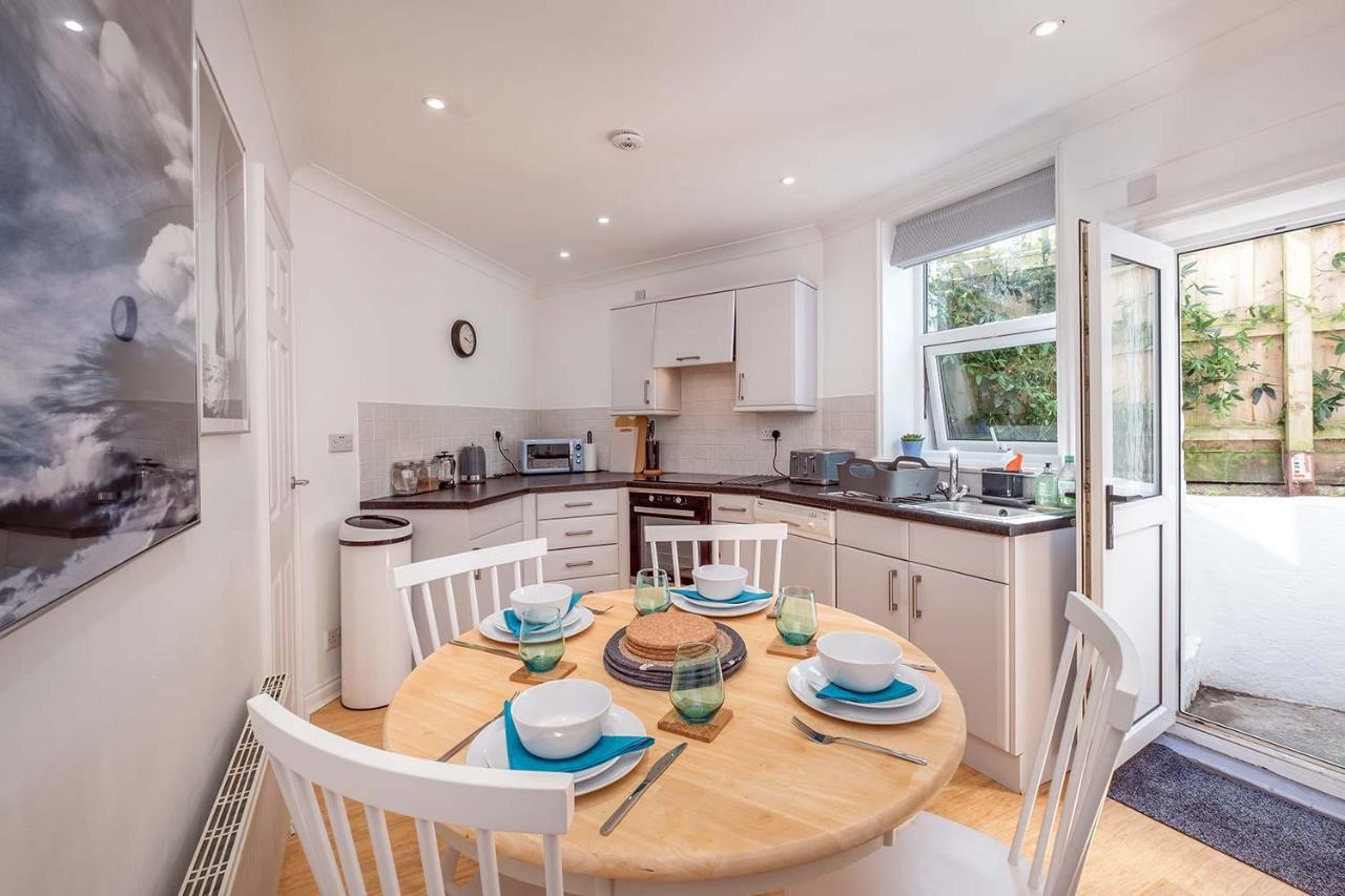 Blue Winds And Waves Appartement Cowes  Buitenkant foto