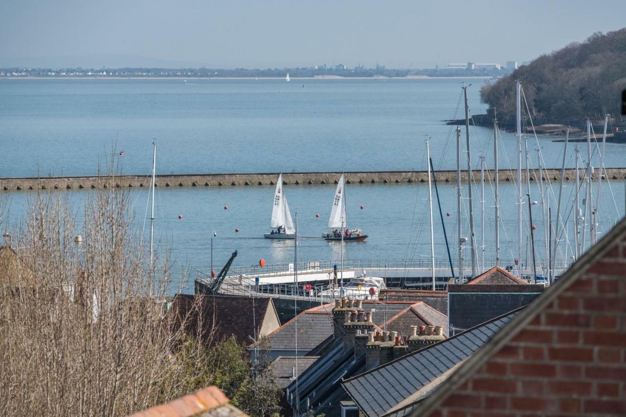 Blue Winds And Waves Appartement Cowes  Buitenkant foto